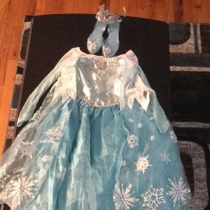 NWOT Disney Store Deluxe Elsa dress w/accessories